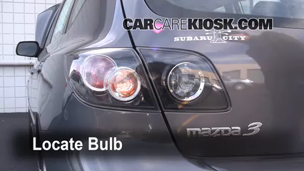 2008 Mazda 3 S 2.3L 4 Cyl. Hatchback Éclairage Feux de marche arrière (remplacer une ampoule)